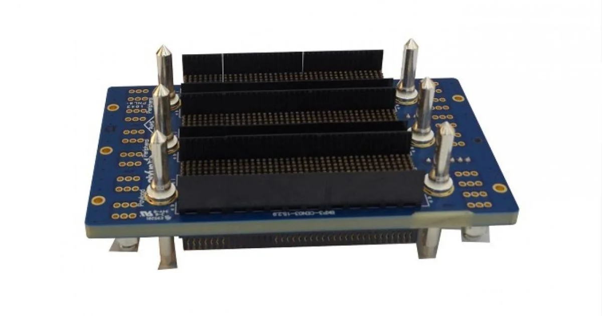 SOSA open-standard backplane with stacked high-speed connectors